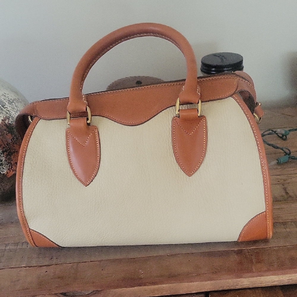 Dooney & Bourke-style Cream and Tan Leather Satchel Dr Bag - Picture 4 of 16